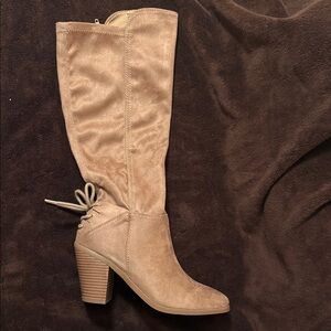 UNR8ED Chic Tan Heeled Boots
